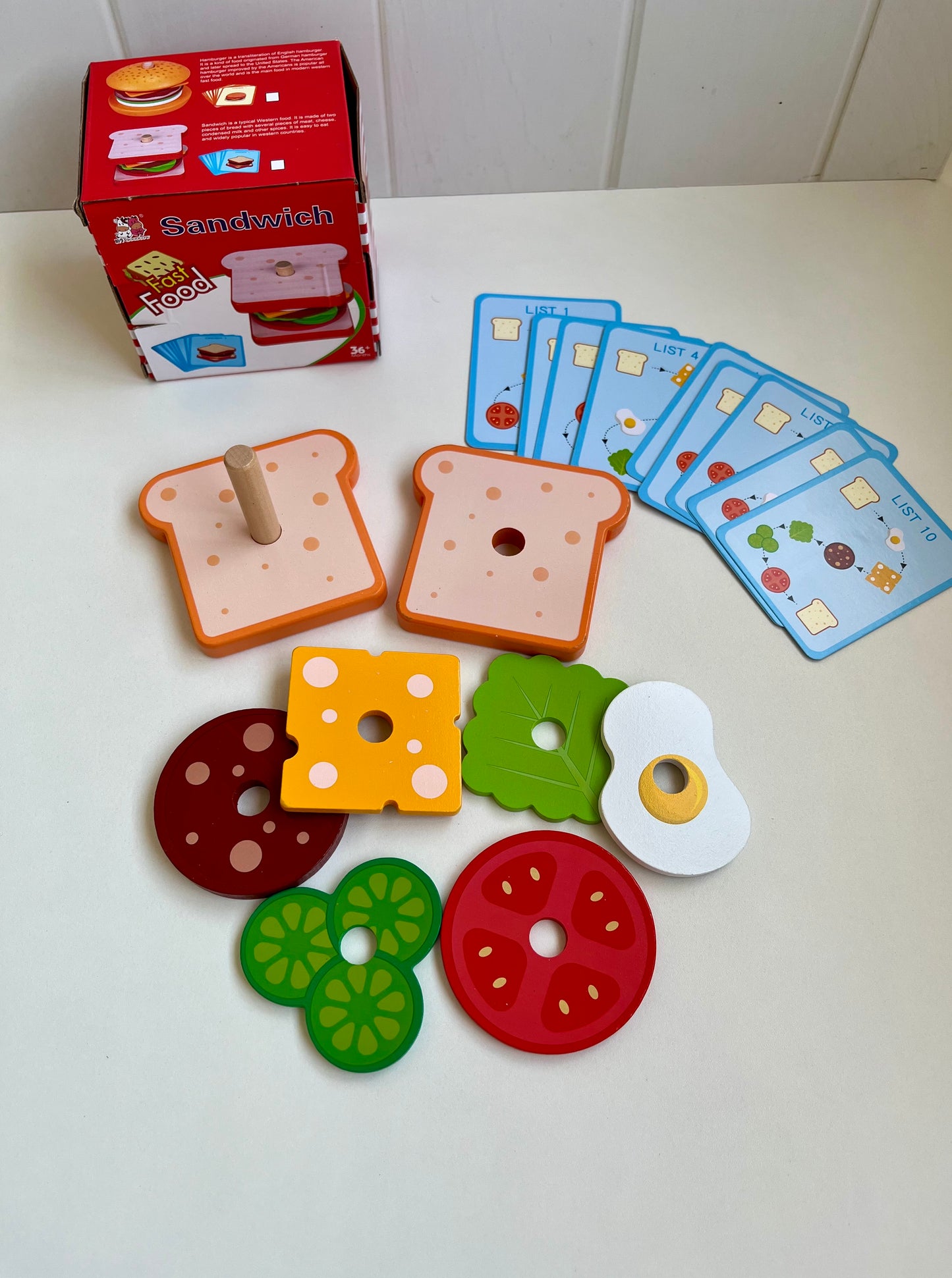 Sándwich o hamburguesa con cartas