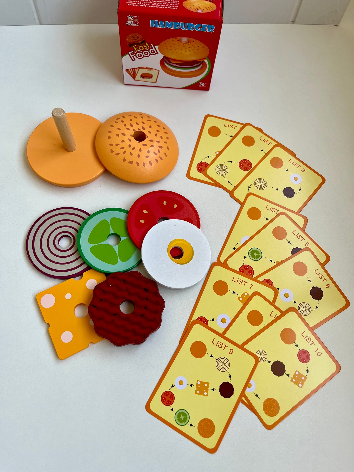 Sándwich o hamburguesa con cartas